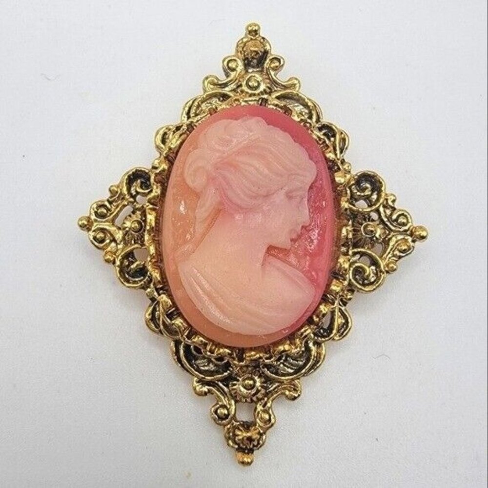 Gerrys Brand Cameo Brooch‎ Gold tone Vintage